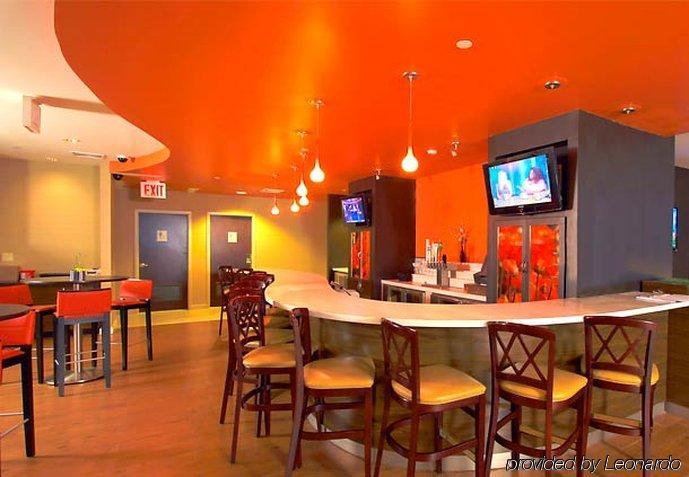 Courtyard By Marriott New York Laguardia Airport 호텔 레스토랑 사진