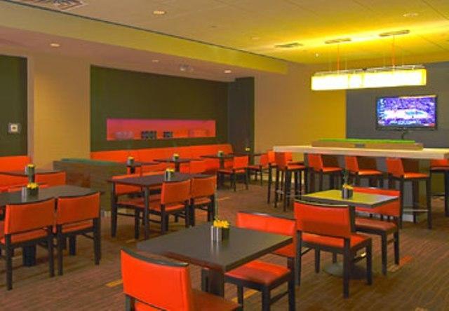 Courtyard By Marriott New York Laguardia Airport 호텔 레스토랑 사진